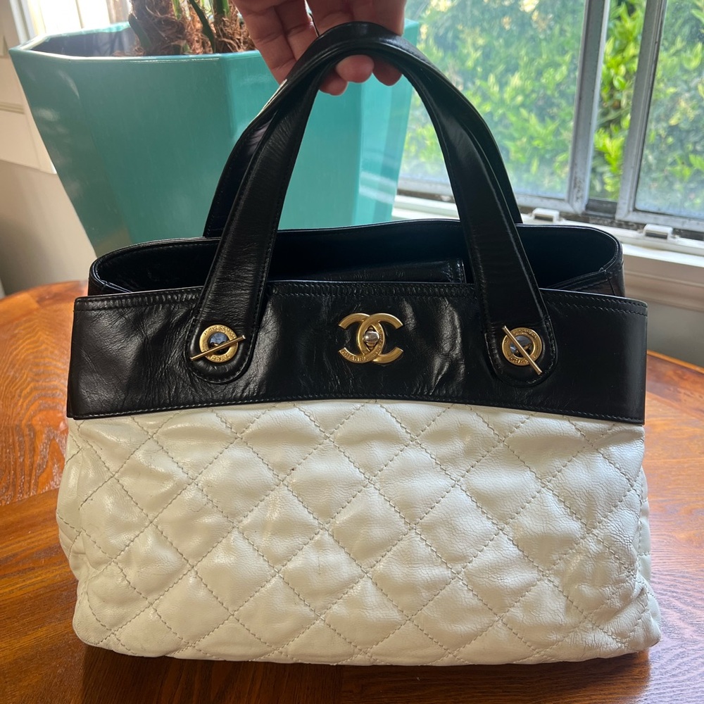 Chic Black and White Quilted Handbag